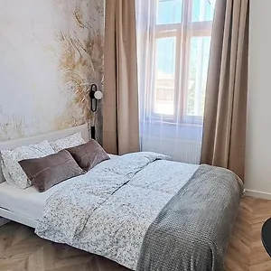 https://lion-apartments-platinium.krakowhotelspoland.com